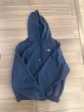ALO Yoga Navy Blue Accolade Pullover Hoodie